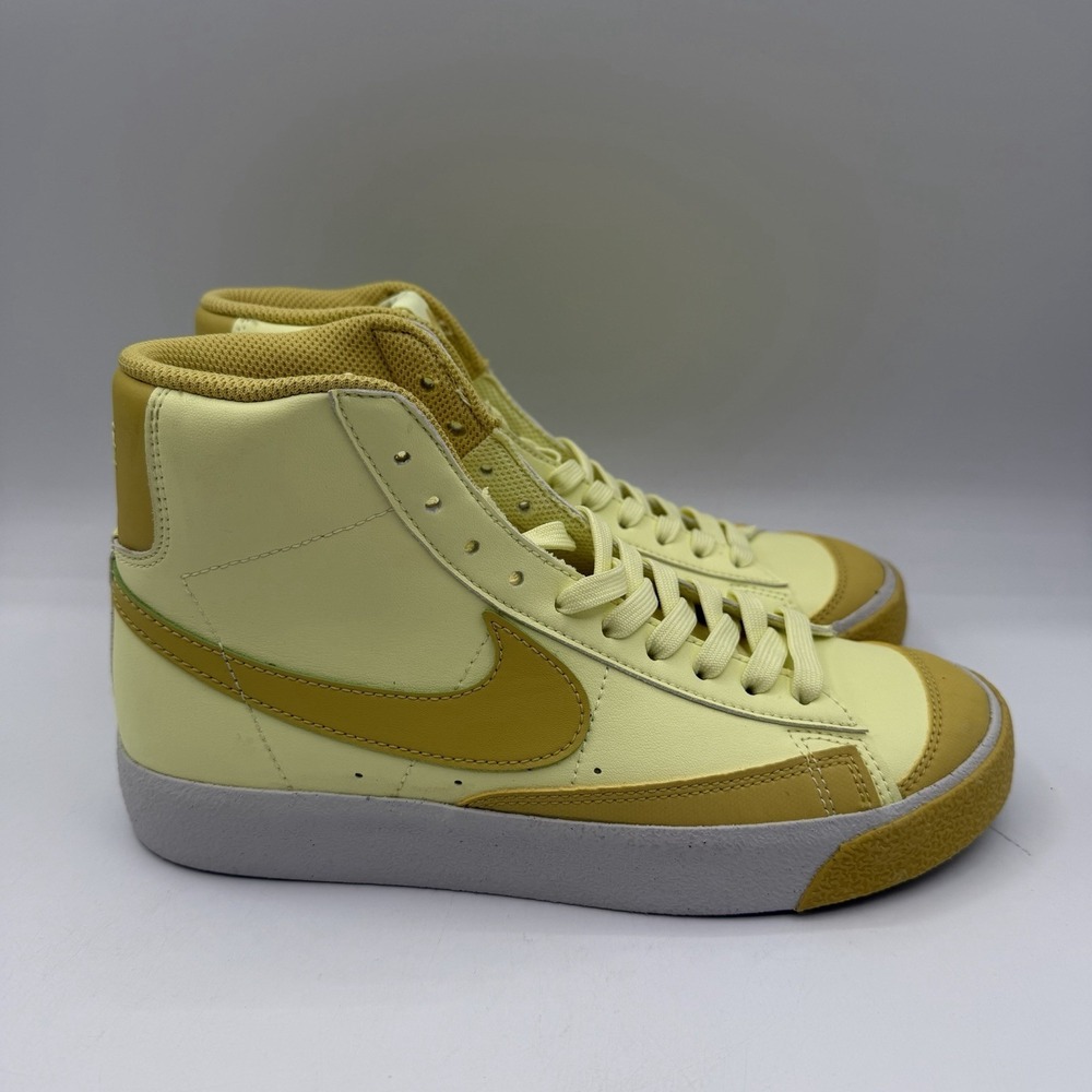 Nike Blazer Mid '77 SE Grade School Shoes YOUTH Girls Sz‎ 5 Y Yellow DM1000-800
